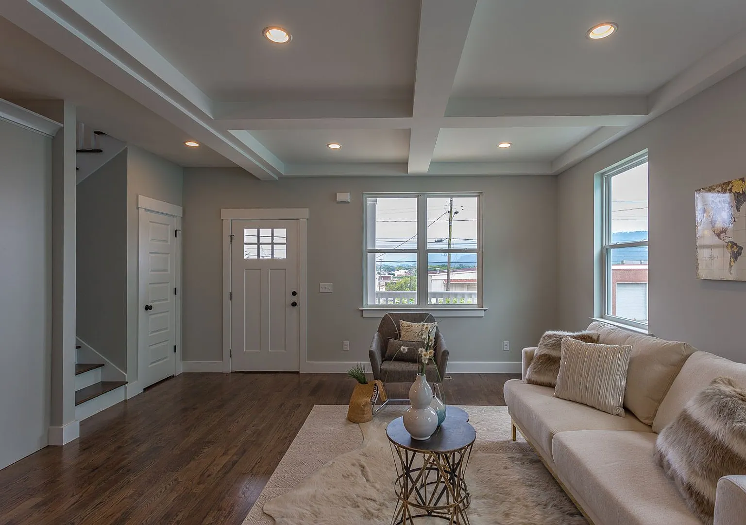 4 bedroom home with garage! — Photo 4