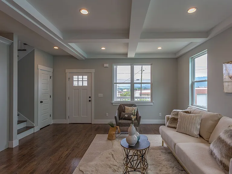 1102 S Greenwood Ave — Photo 4