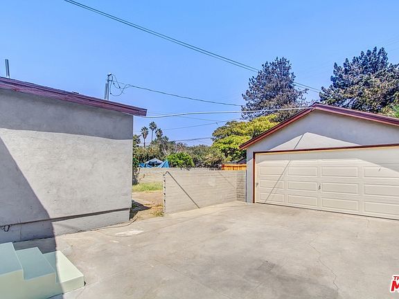 3rd image of 1785 N Mountain View Ave