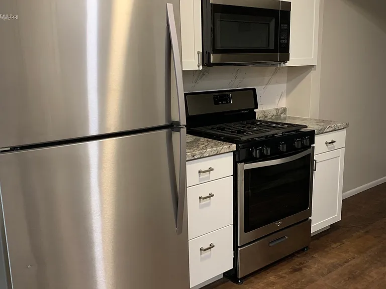1810 Santiago Ave #1810 — Photo 2