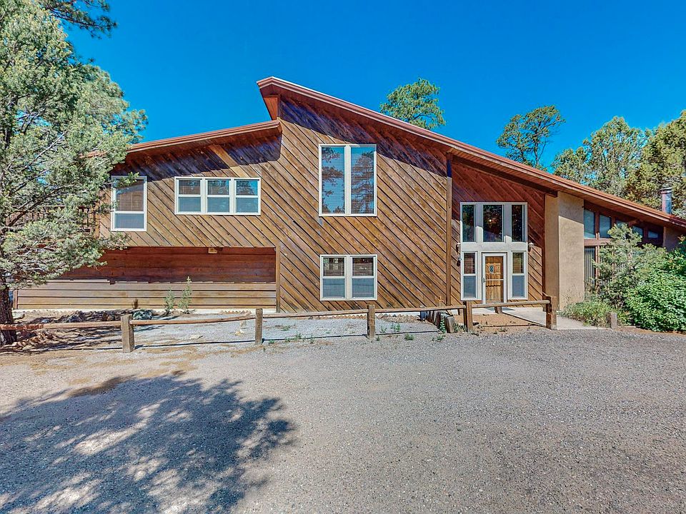 1st image of 32 Bobolink Ln