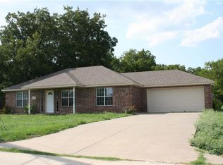 406 Tackett St, Grandview, TX 76050