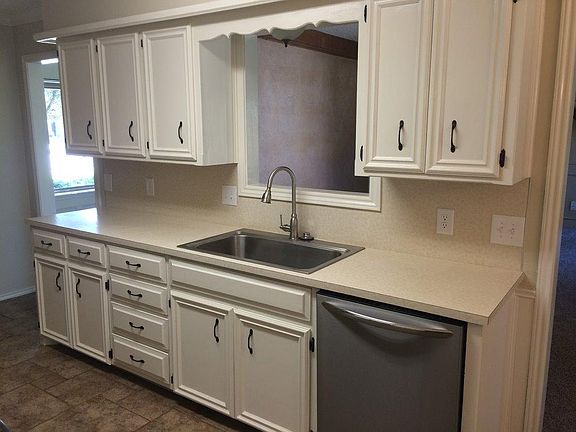 3rd image of 9810 Knoxville Ave