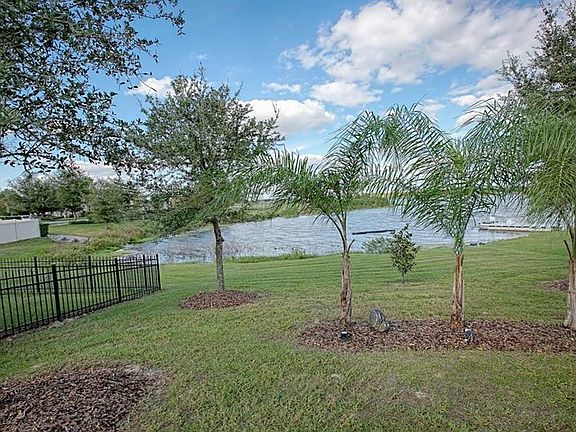 3rd image of 585 Juniper Springs Dr