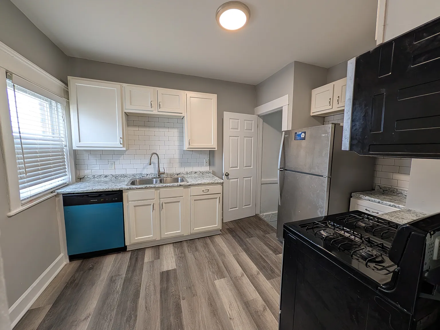 3 bed, 1200 sqft, $1,397 — Photo 2