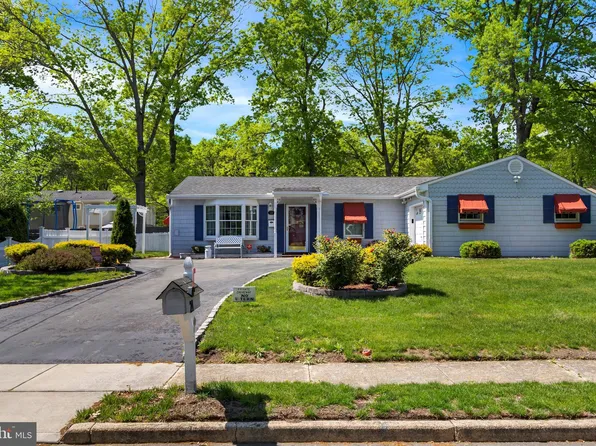 21 Downing St, Toms River, NJ 08755