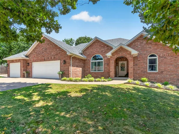 3 Ettington Dr, Bella Vista, AR 72714