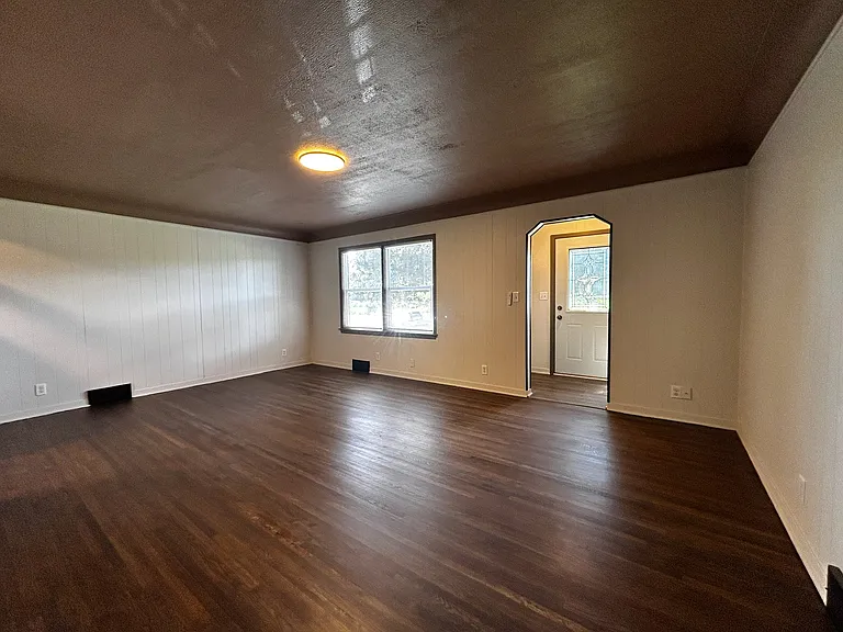 571 W County Rd E #W — Photo 3
