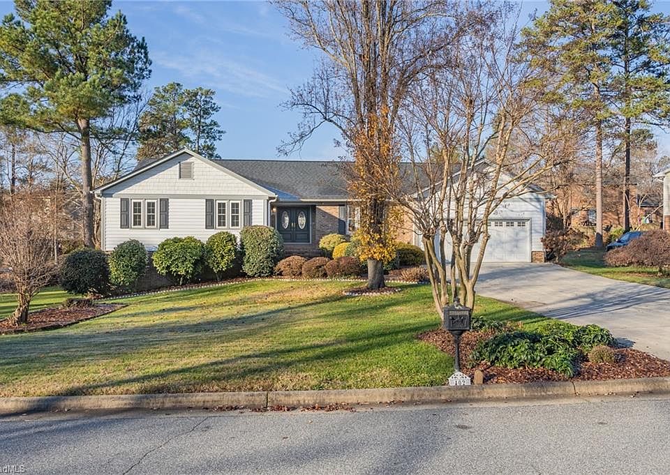 1st image of 402 Wyndwood Dr