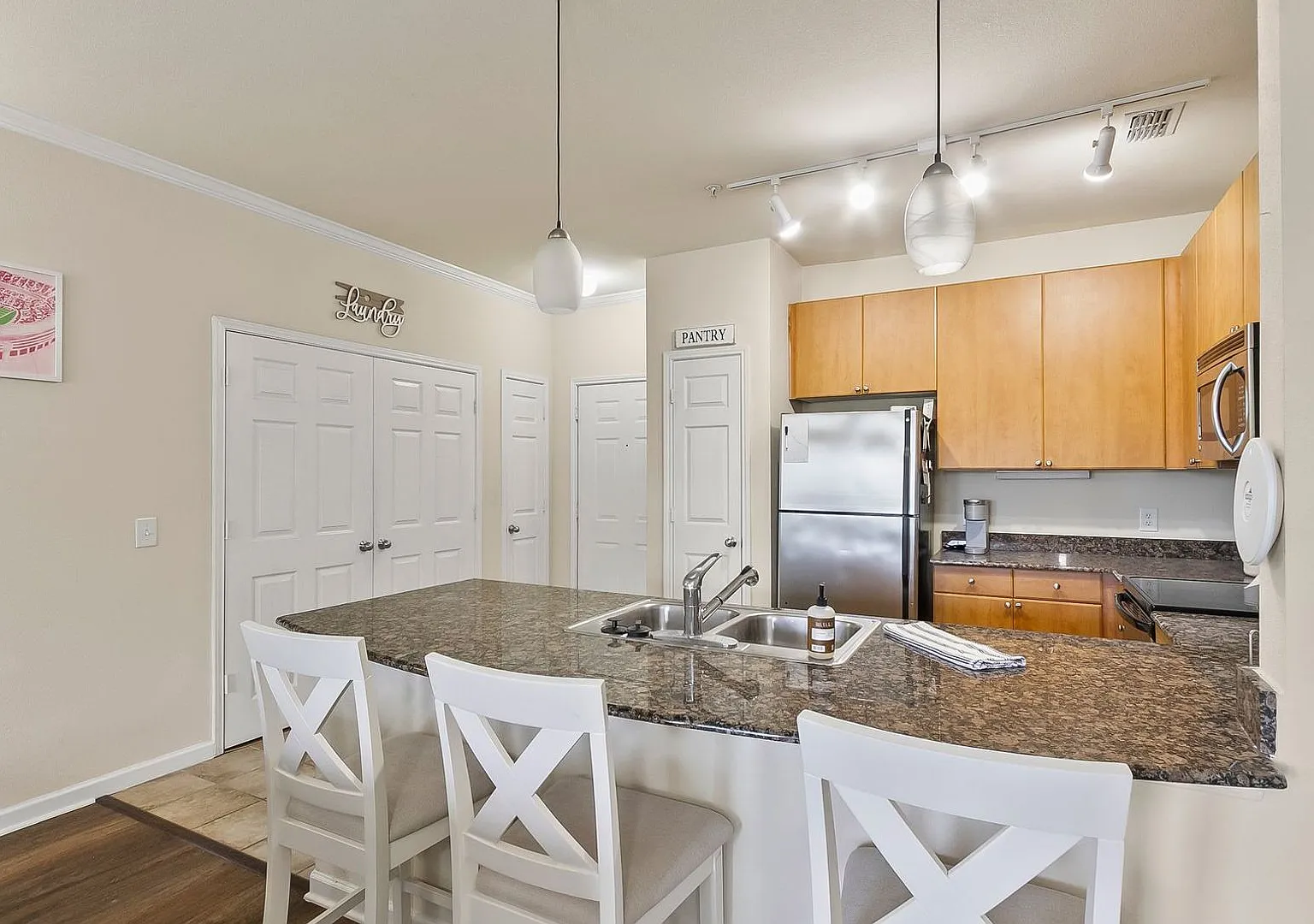Midtown Village 2 Bed 2 Bath Condo! Available July! — Photo 4