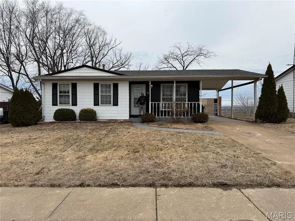 4951 Tulip Tree Ln, Hazelwood, MO 63042