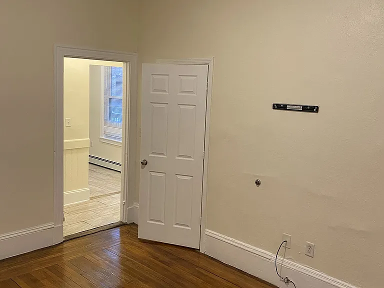 81 Ruthven St #1 — Photo 5