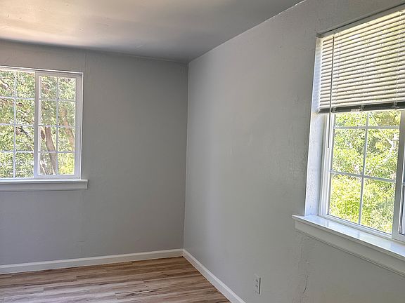 Second bedroom.