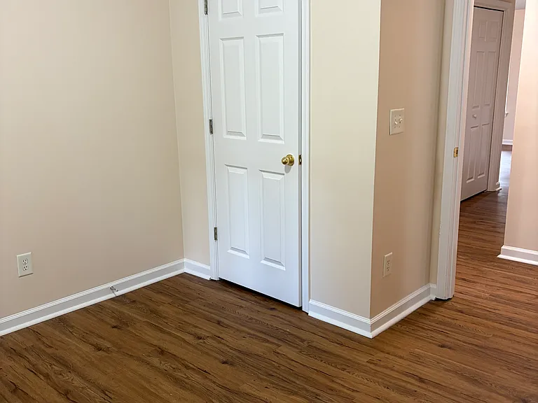214 Bainbridge Cir — Photo 8