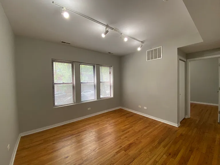 2452 W Albion Ave — Photo 1