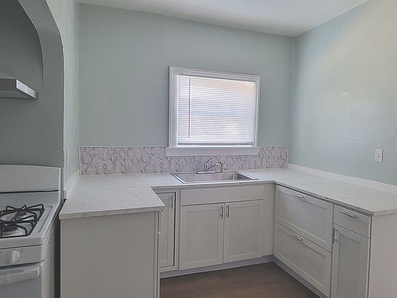 4th image of 832 Park Ave #832