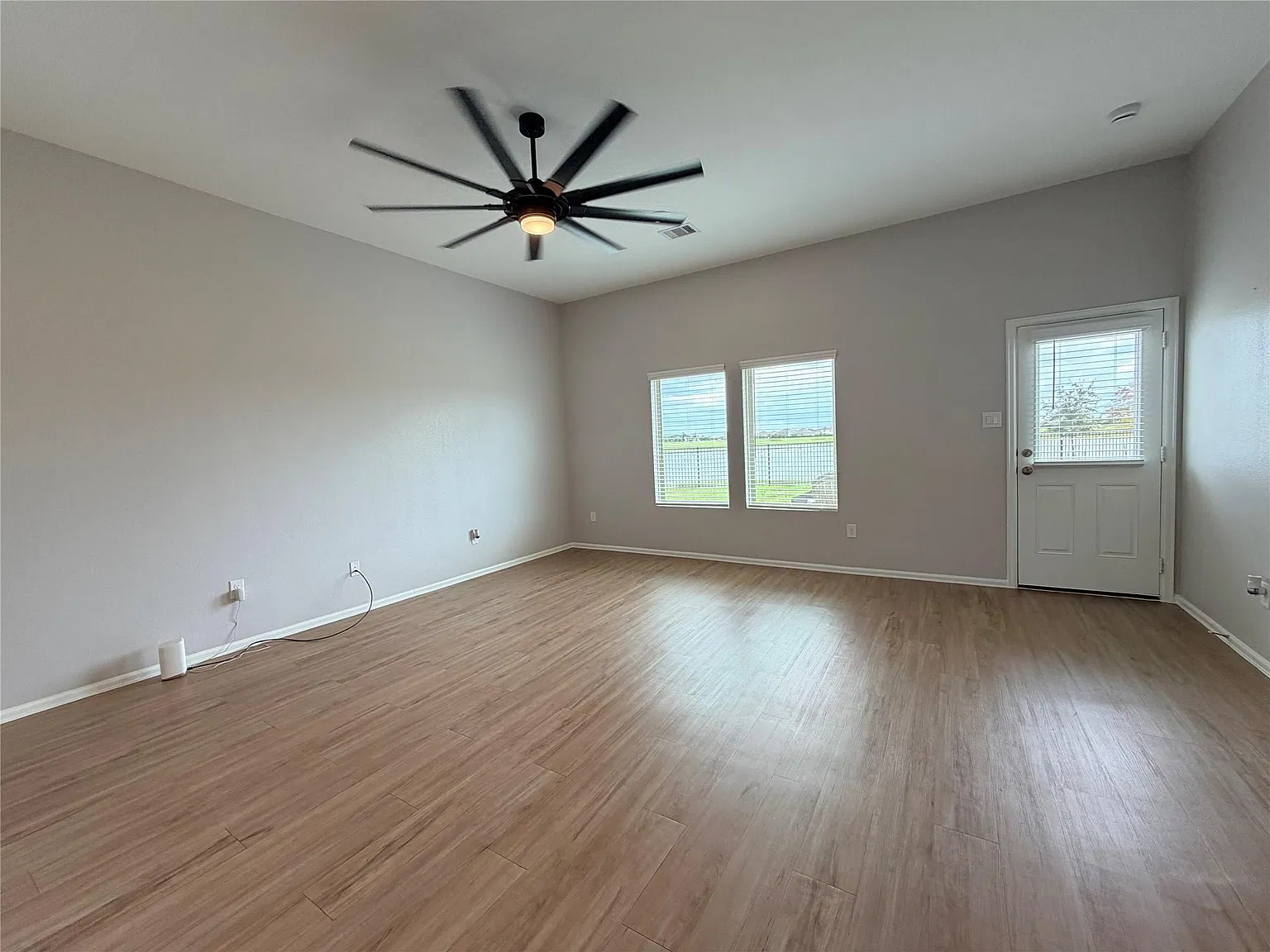 4 bed, 2.5 bath, 2120 sqft, $2,395 — Photo 3