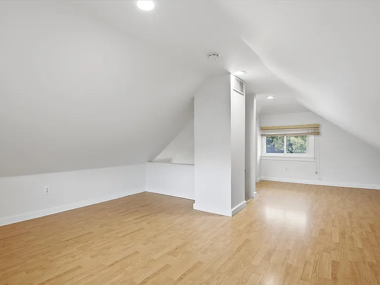 125 Warren St — Photo 10