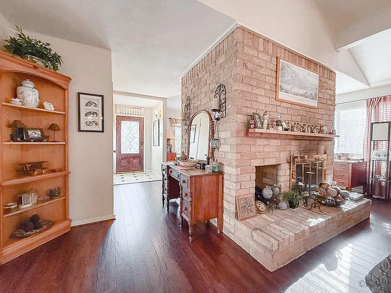3306 Hunterwood Dr — Photo 4
