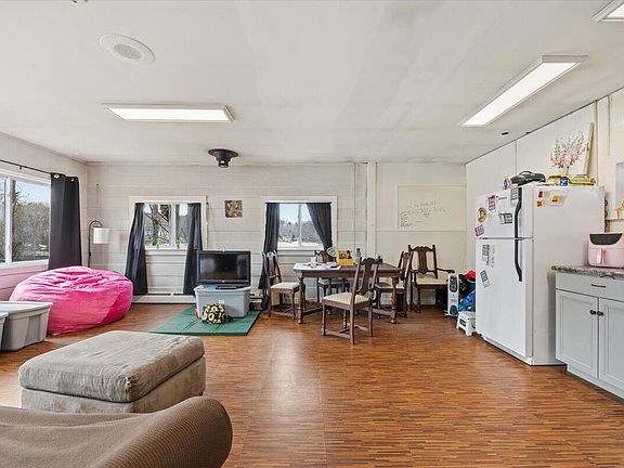 2nd image of 8 Emery Corner Road