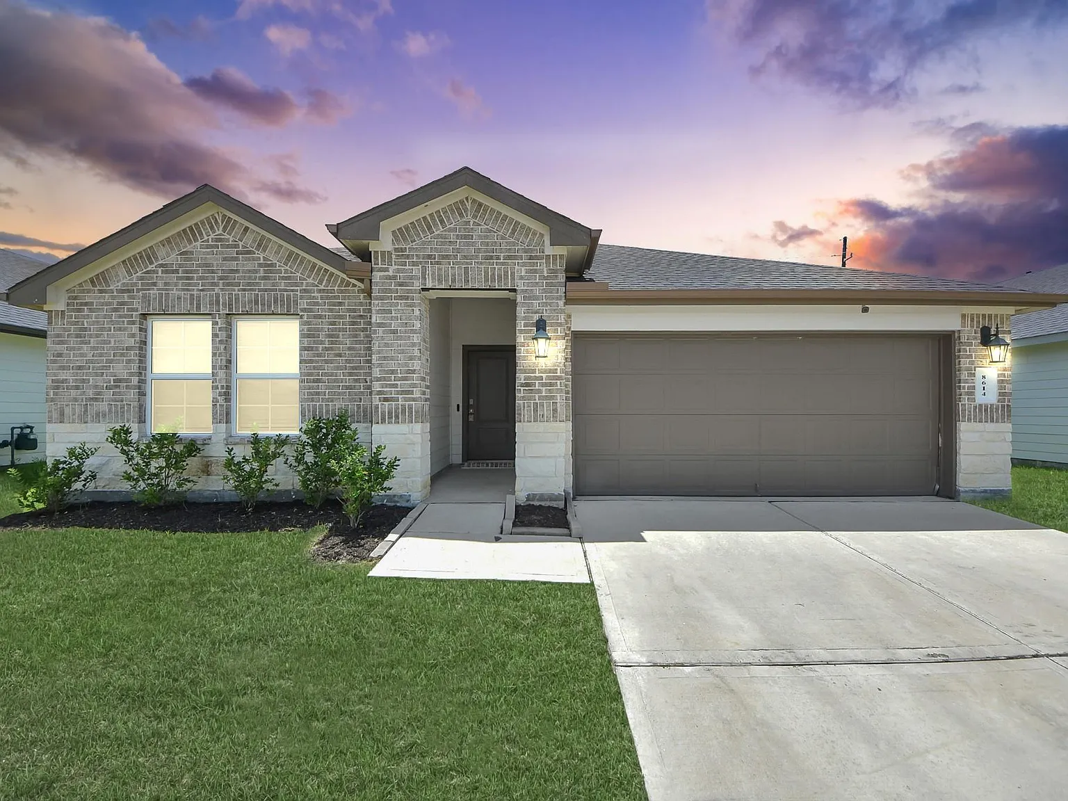 4 bed, 2.0 bath, 1812 sqft, $2,290 — Photo 2