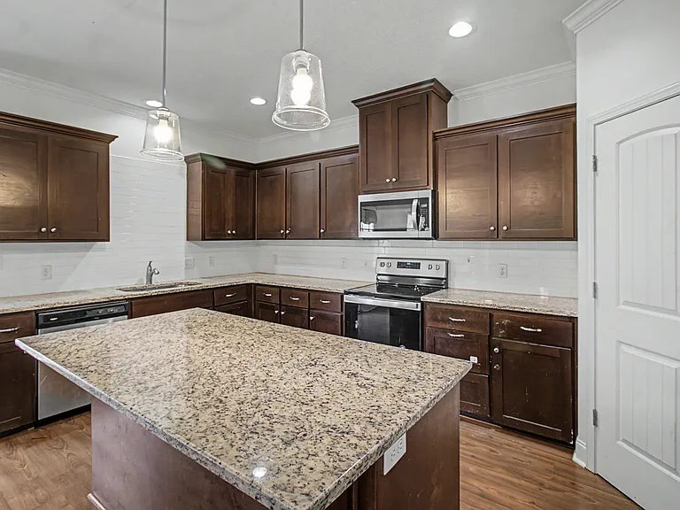 390 Fairview Cir — Photo 6