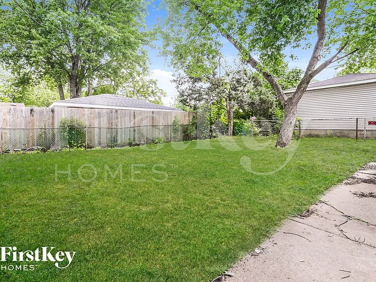 222 Pacific Dr — Photo 15