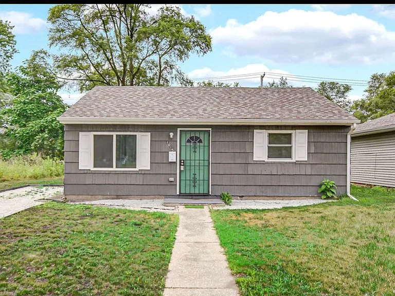 1015 E 36th Pl — Photo 7