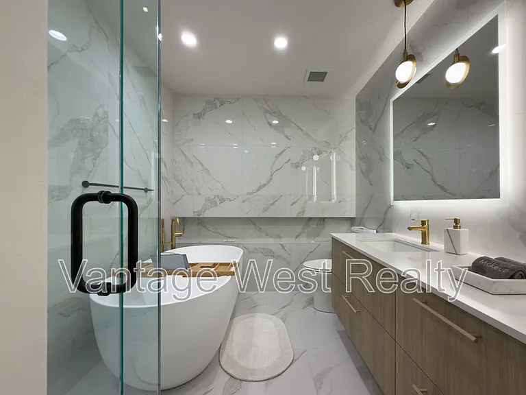 3800 Capozzi Rd #806 — Photo 6