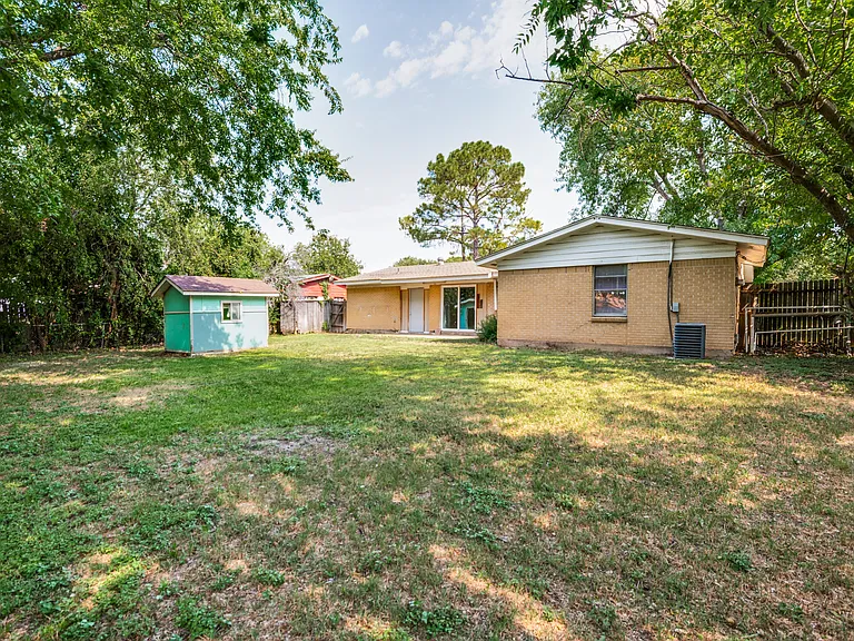 1818 Highland Dr — Photo 25