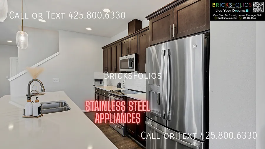 Modern Living in Gated Sunridge | 3Bed End-Unit Townhome — Photo 2