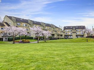 171 N Hayden Bay Dr #BLD, Portland, OR 97217