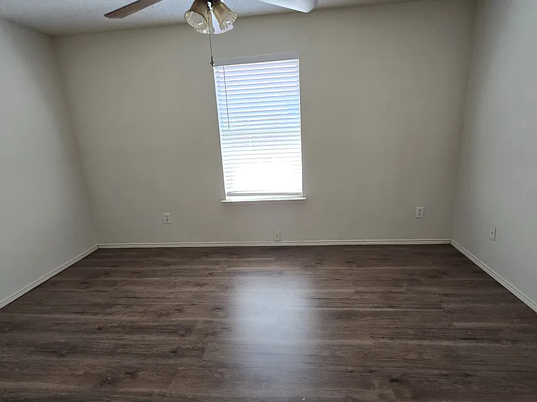 8028 Clear Brook Cir — Photo 22