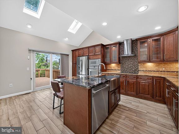 4th image of 333 Basswood Cir