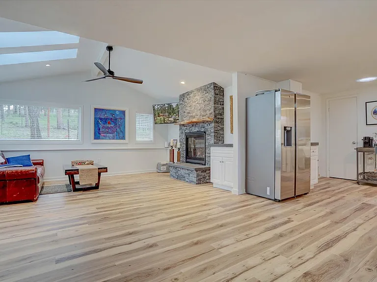 9657 Hurty Ave — Photo 3