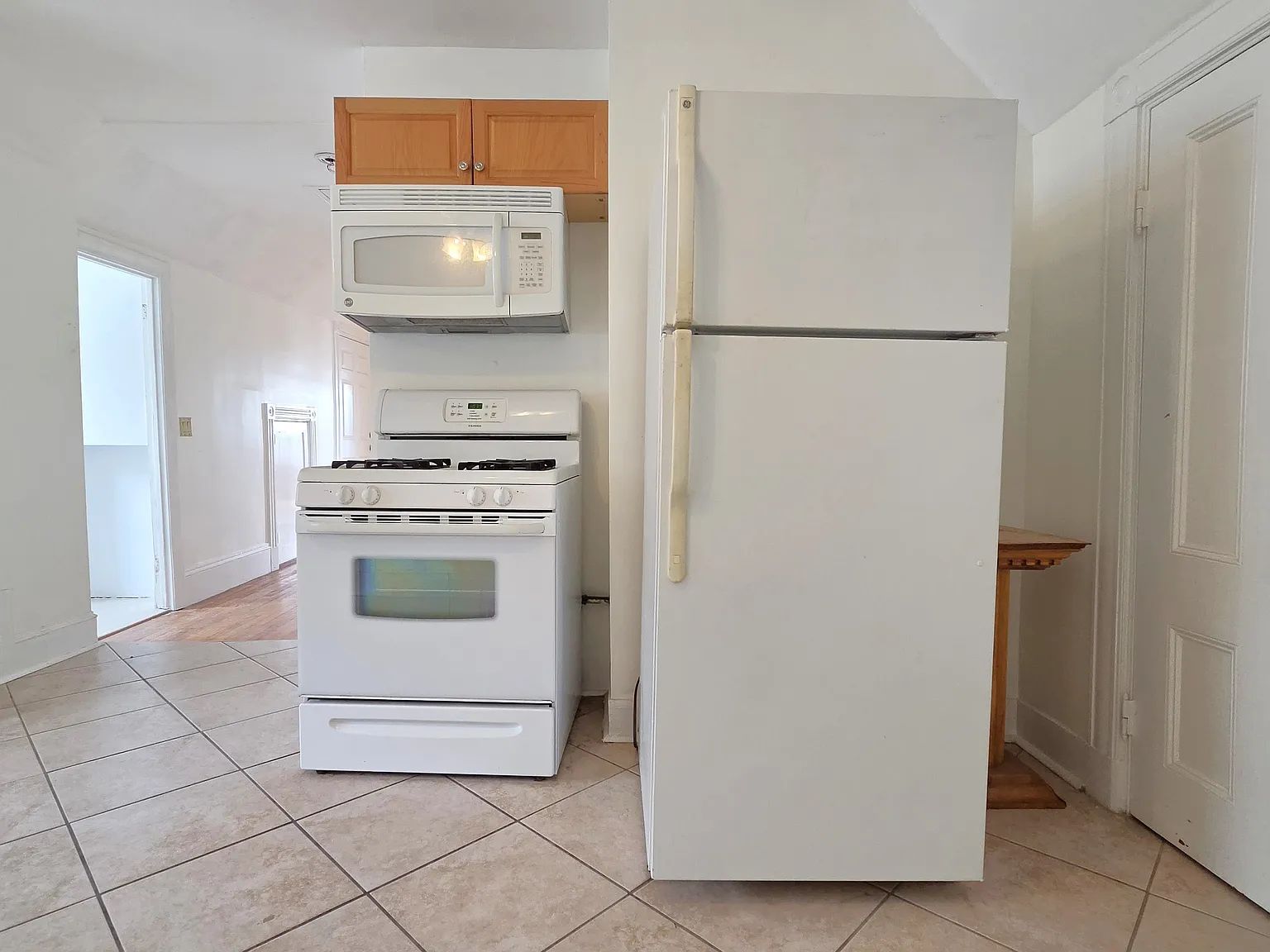 2 bed, 1000 sqft, $2,800 — Photo 2