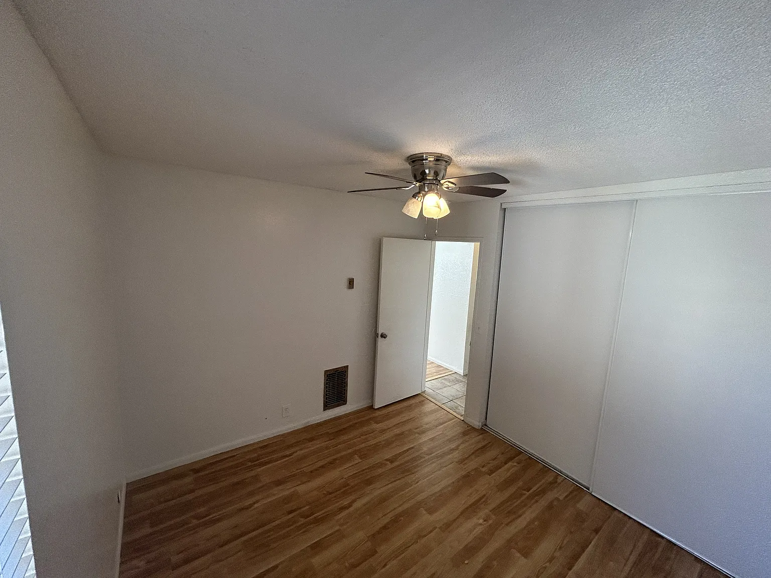 2 bed, 950 sqft, $2,650 — Photo 4