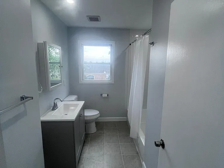 479 Pompton Ave #2F — Photo 7
