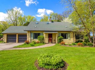 W9442 Golf Side Ln, Cambridge, WI 53523