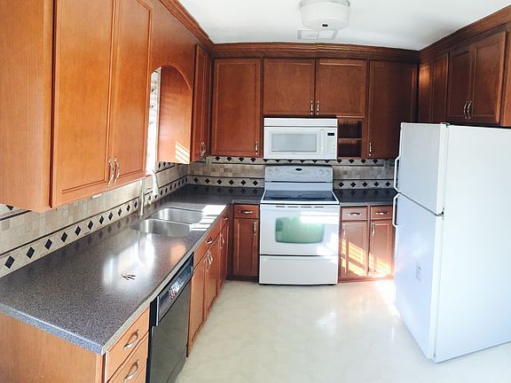 5th image of 10310 Becker Dr SW