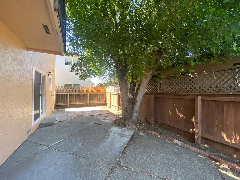 162 Roosevelt Ave #1 — Photo 15