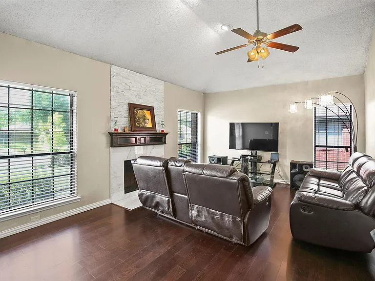 2226 Crystal Creek Ln — Photo 15