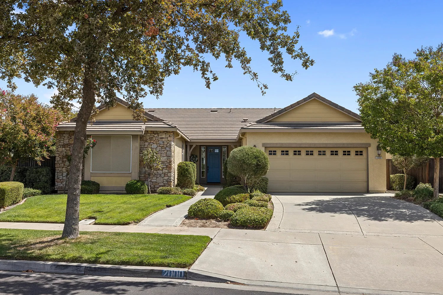 3 bed, 2.5 bath, 2267 sqft, $2,980 — Photo 2