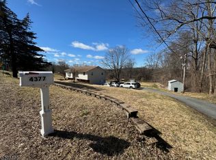 4387 Rudetown Rd, Hamburg, NJ 07419