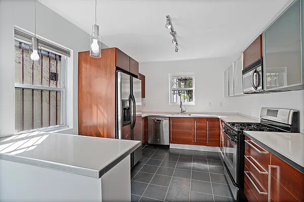 Rented by Daniel Gale Sotheby's International Realty | media 15