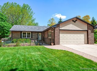 1371 Sunnybrook Dr, Naperville, IL 60540