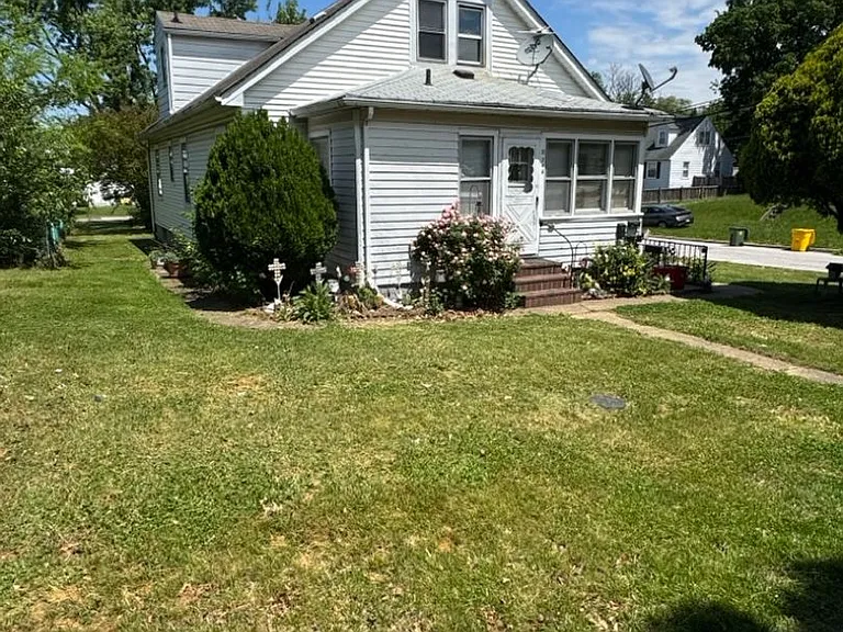 216 Charles St — Photo 2