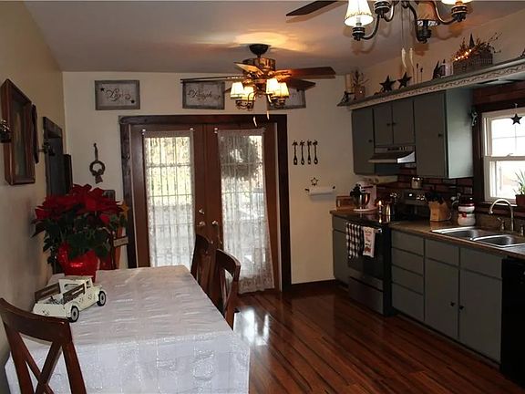 4th image of 828 Parker Rd