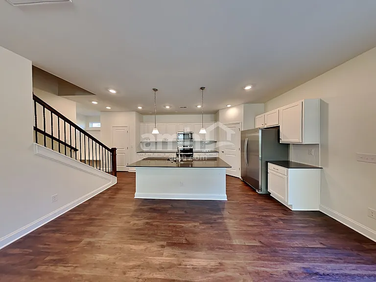 555 Rivermist Dr — Photo 4