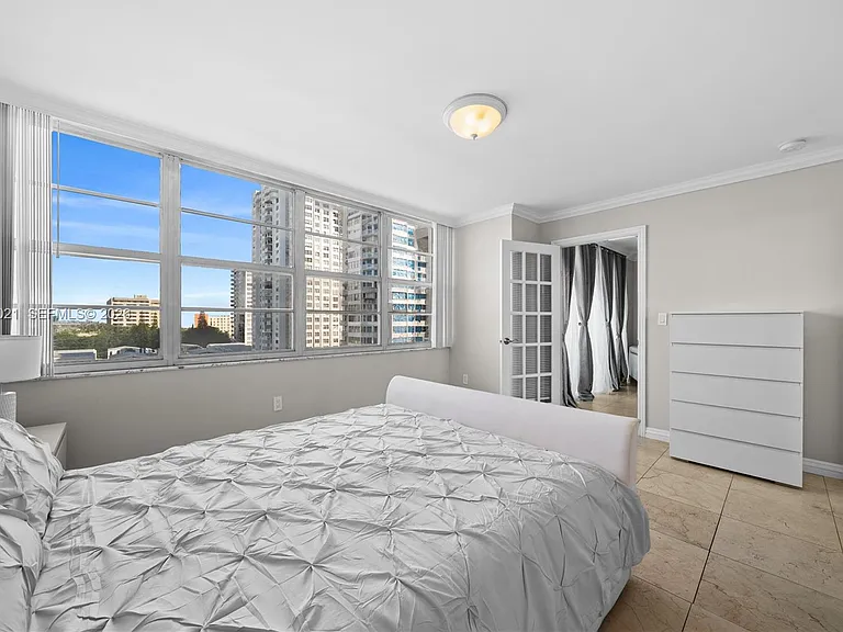 18011 Biscayne Blvd #902 — Photo 10